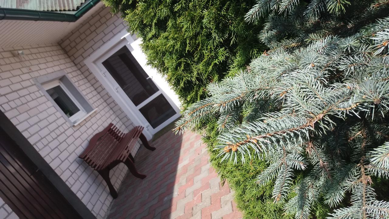 Guest House Uyutnyy Брест Екстер'єр фото