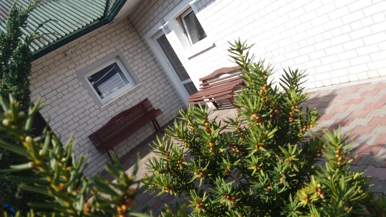 Guest House Uyutnyy Брест Екстер'єр фото